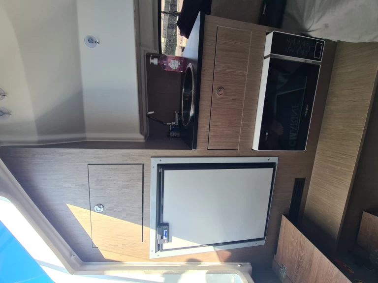 Uthyrning Motorbåt  Bénéteau med en båtlicens 