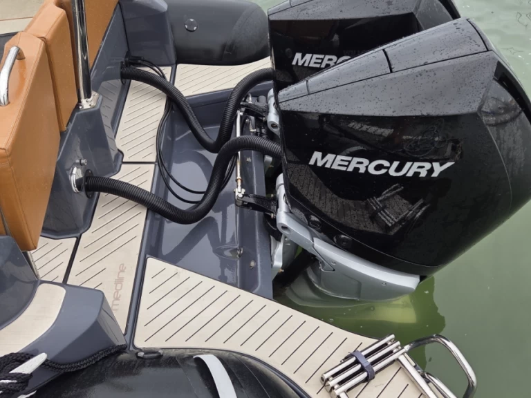 Zodiac Medline 9 charter bareboat eller skeppad i Les Sables-d'Olonne