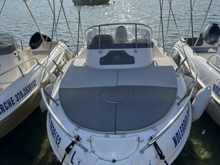 Yacht charter Porto Cesareo billig WA 6,06