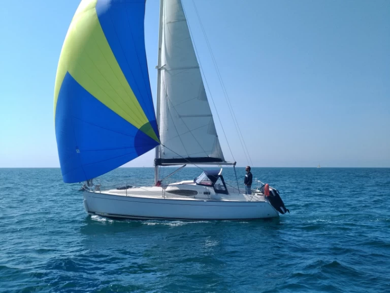 Alliaura-Marine FEELING 32 charter bareboat eller skeppad i Auray