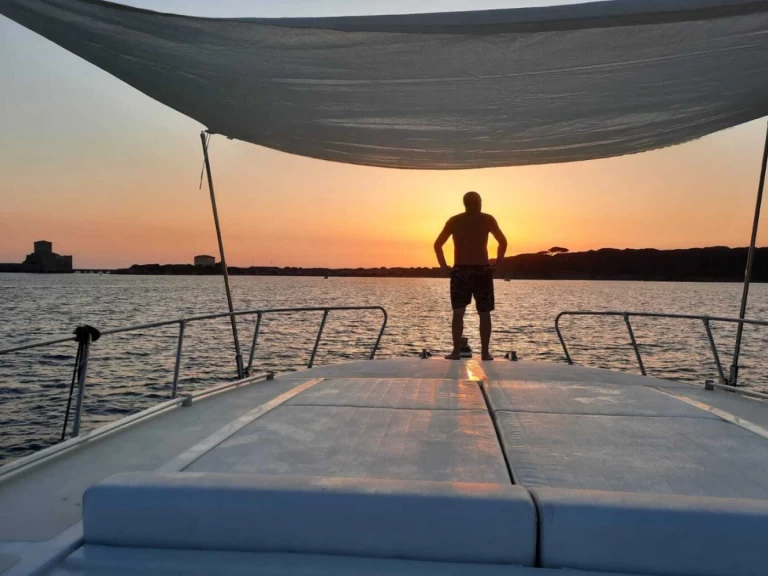 Rizzardi Cr 50 Day  charter bareboat eller skeppad i Fiumicino