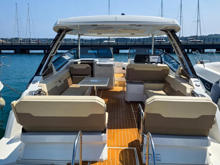 Båtuthyrning Aquila Aquila 32 i Pula  på Samboat 