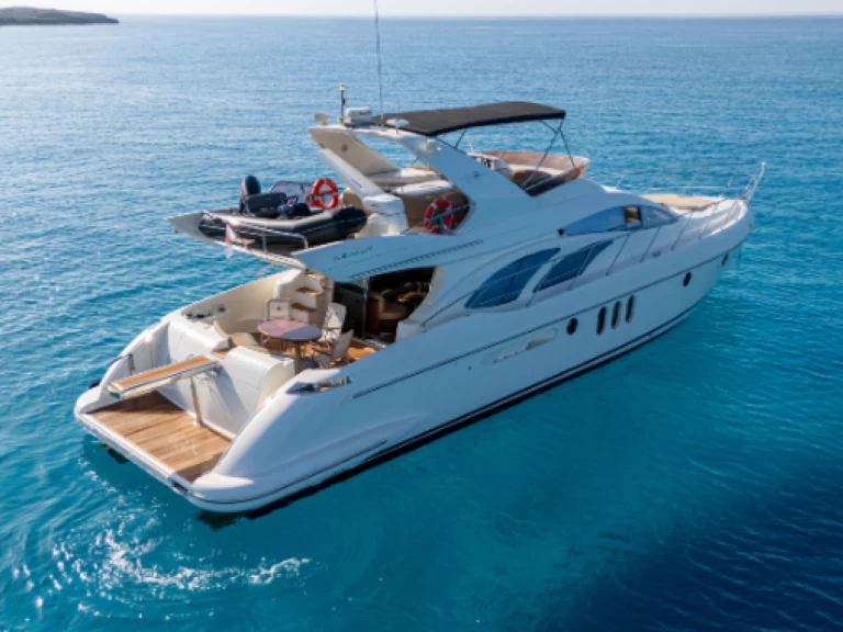 Azimut Azimut 62 charter bareboat eller skeppad i Ayia Napa