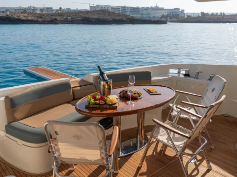 Hyr en Azimut Azimut 62 Ayia Napa 