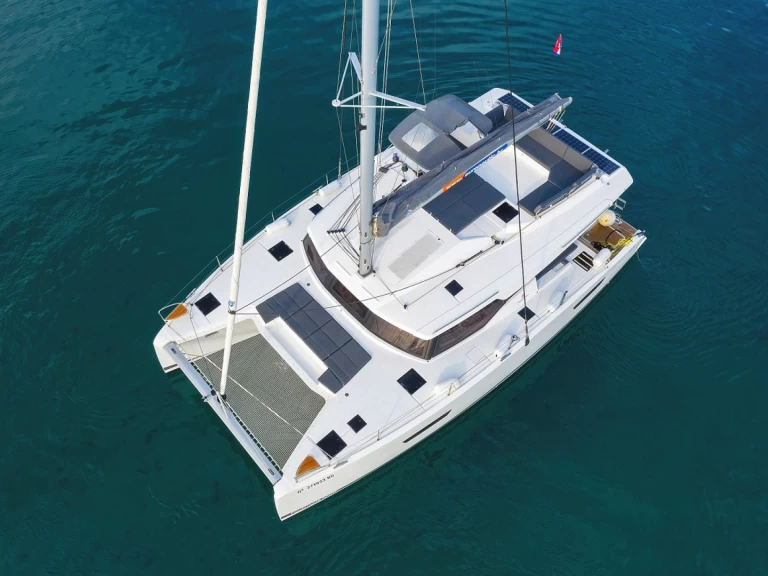 Hyra Katamaran  med eller utan skeppare Fountaine Pajot Donji Seget 