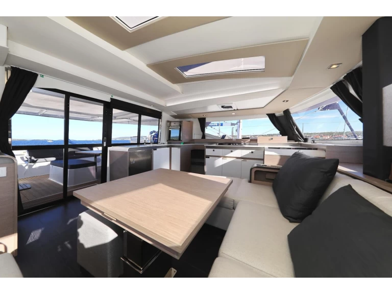 Uthyrning Katamaran  Fountaine Pajot med en båtlicens 