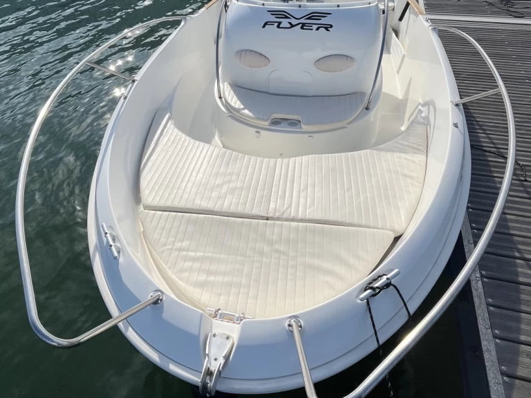 Bénéteau Flyer 550 Open charter bareboat eller skeppad i Port Leucate