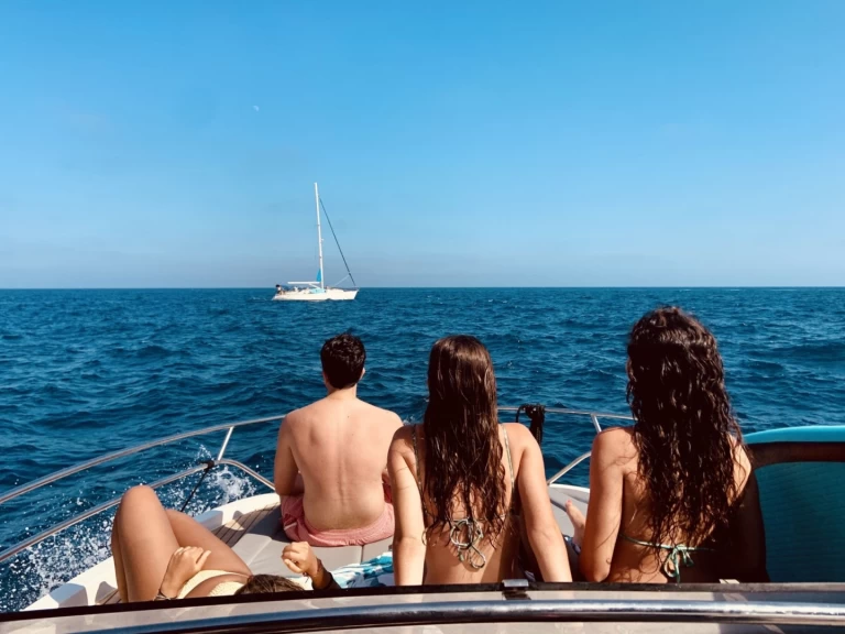 Uthyrning Motorbåt  Bénéteau med en båtlicens 