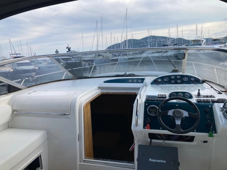 Fairline Targa 38 charter bareboat eller skeppad i Mandelieu-la-Napoule