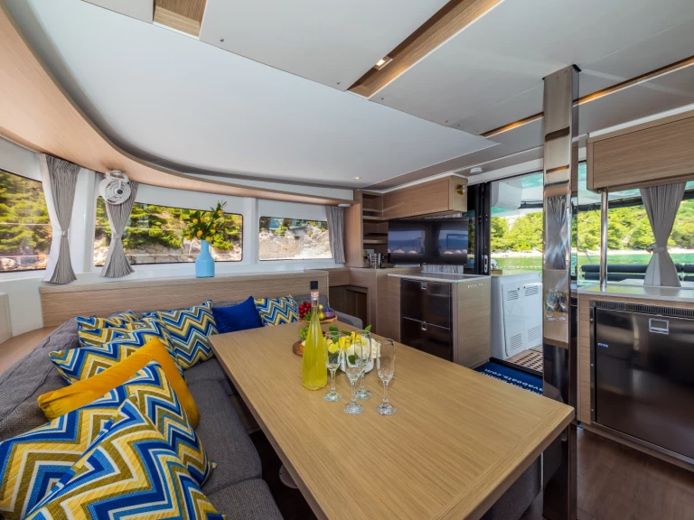 Katamaran  för uthyrning Split  till det bästa priset 