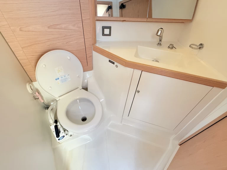 Bénéteau Oceanis 46.1 charter bareboat eller skeppad i Sukošan