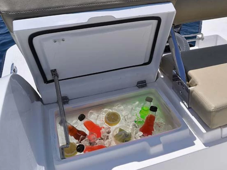 Yacht charter San Antonio Port billig 5.0 SPORT