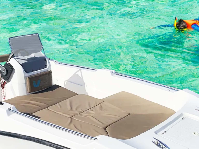 Uthyrning Motorbåt  V2 BOATS med en båtlicens 