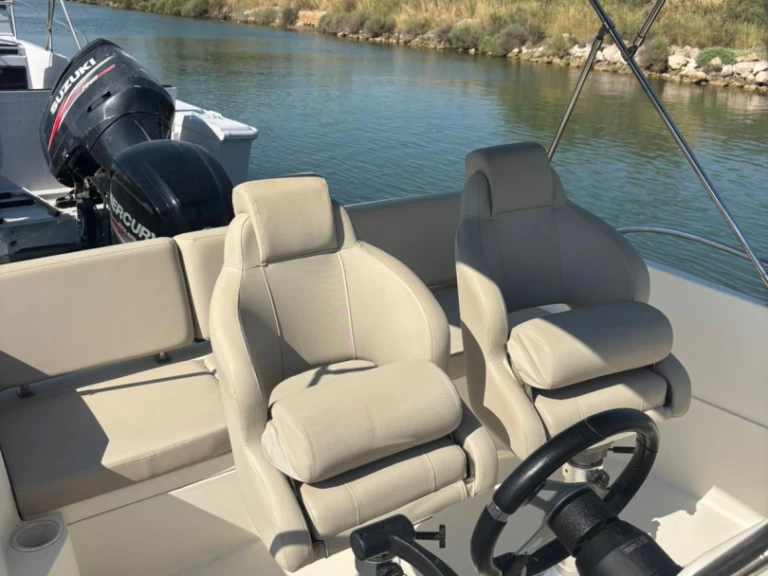 Hyr en Quicksilver Activ 605 Open Carnon-Plage 