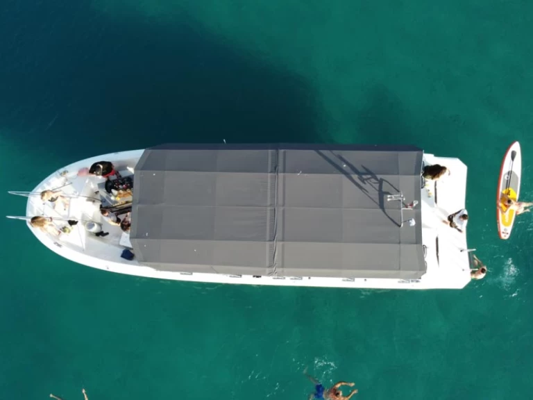 Mercan Stark 45 charter bareboat eller skeppad i Limáni Karrá