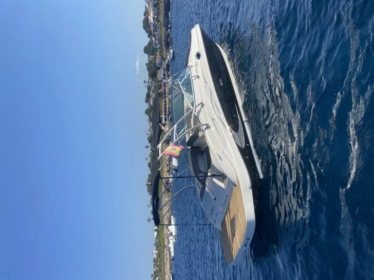 Sea Ray 270 sundeck charter bareboat eller skeppad i Calà Binibèquer
