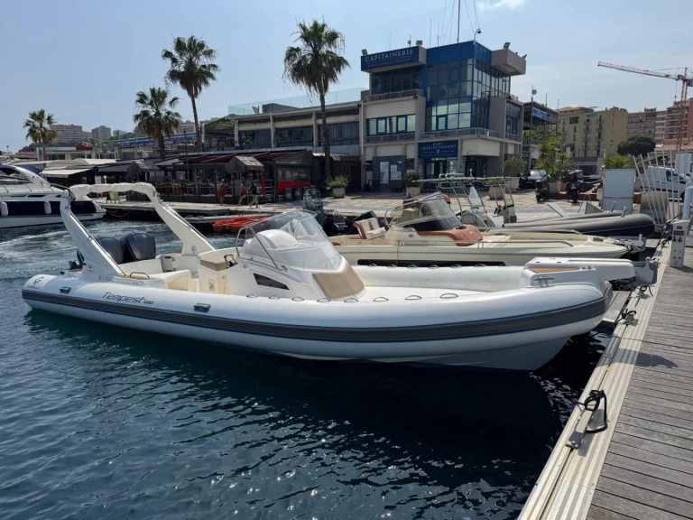 Capelli Tempest 1000 CC charter bareboat eller skeppad i Porto-Vecchio