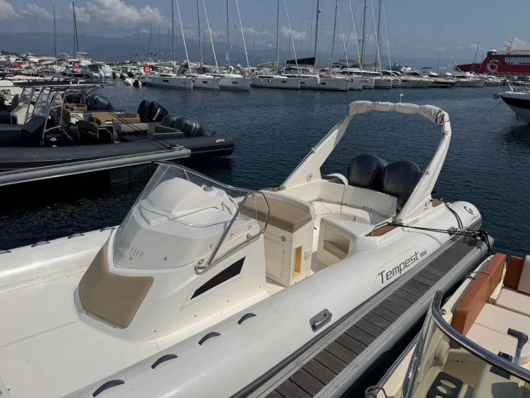 Yacht charter Porto-Vecchio billig Tempest 1000 CC