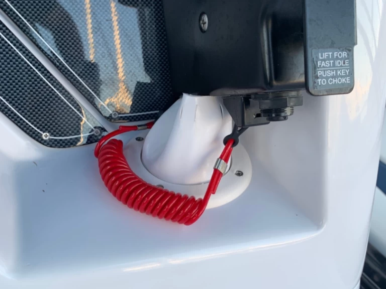 tancredi BLUMAX 19 PRO charter bareboat eller skeppad i Bisceglie
