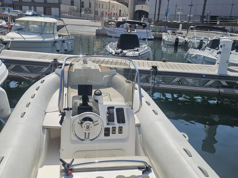 Capelli Tempest 700 charter bareboat eller skeppad i Banyuls-sur-Mer