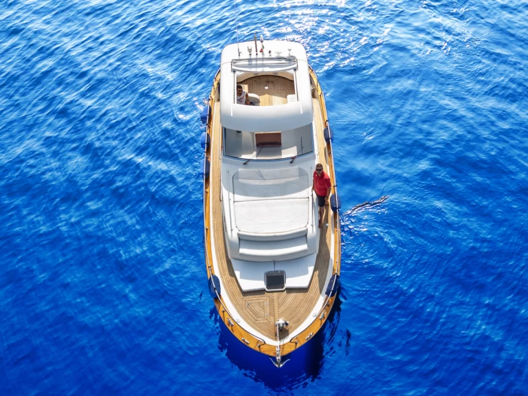 Apreamare Apreamare 11 charter bareboat eller skeppad i Massa Lubrense