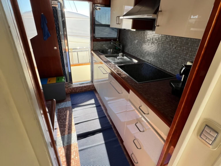 Yacht charter Porto di Salerno billig falcon 80