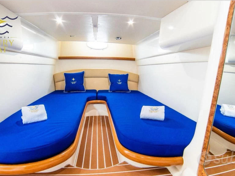 Uthyrning Motorbåt  Sealine med en båtlicens 