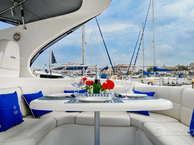 Sealine Sealine S 41 charter bareboat eller skeppad i Puntone