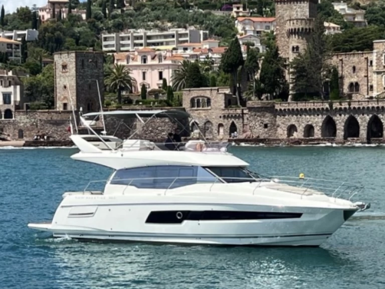 Prestige prestige 460 fly  charter bareboat eller skeppad i Mandelieu-la-Napoule