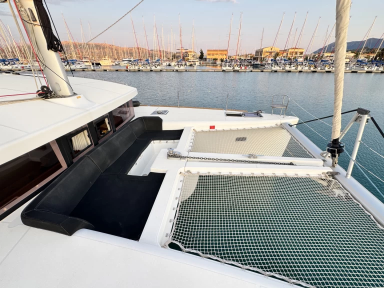 Hyr en Lagoon Lagoon 450 Sport Top Nikiána 