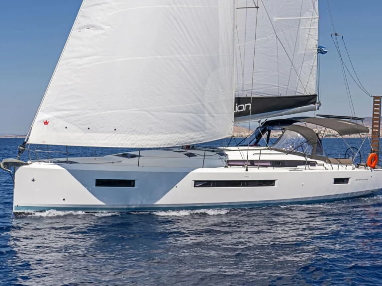 Jeanneau Sun Odyssey 490 charter bareboat eller skeppad i Agios Nikolaos