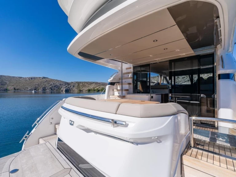 Hyra Lyx yacht med eller utan skeppare Princess Antibes 