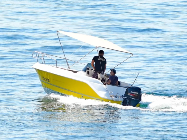 Marinello 520 charter bareboat eller skeppad i Hvar