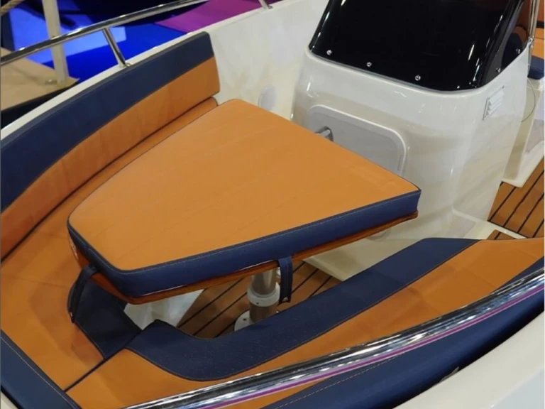 Hyr en AM Yacht 500 Open Benalmadena 