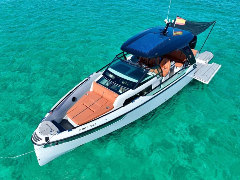 Saxdor Saxdor 320 GTO charter bareboat eller skeppad i Palamos