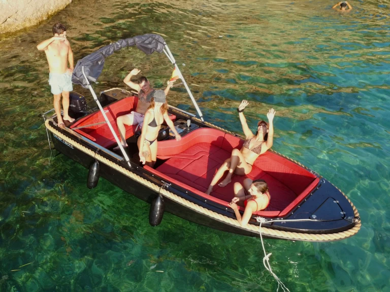 Uthyrning Motorbåt  Silver Yacht med en båtlicens 