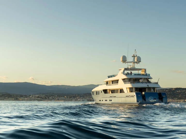 Uthyrning Cannes - Concept-Marine Custom tri-deck 42 Metre av Samboat 