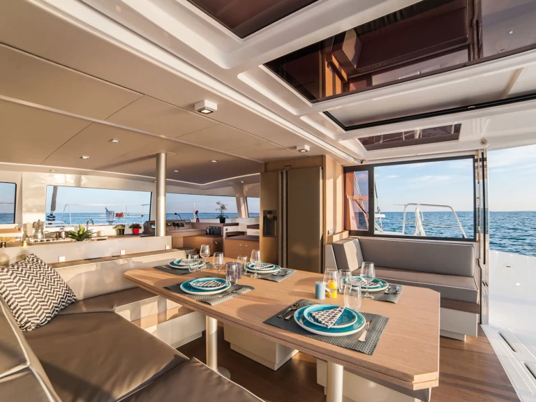 Bali Bali 4.4 charter bareboat eller skeppad i Port Elizabeth