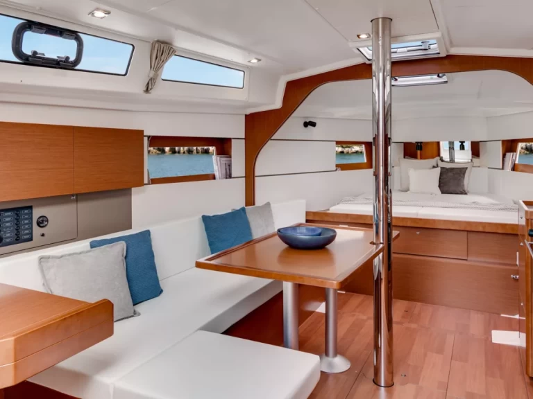 Yacht charter Procida billig Oceanis 38