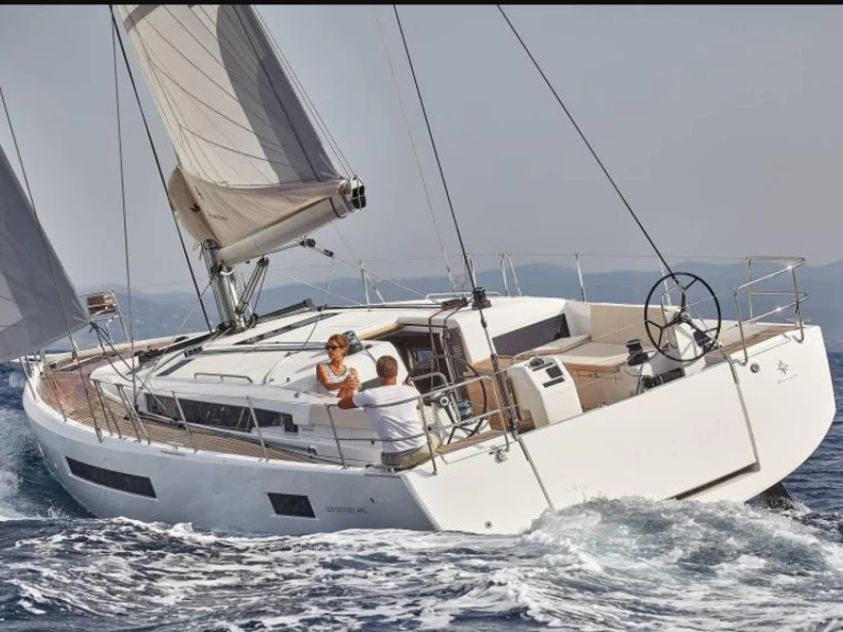 Jeanneau Sun Odyssey 490 charter bareboat eller skeppad i La Trinité-sur-Mer