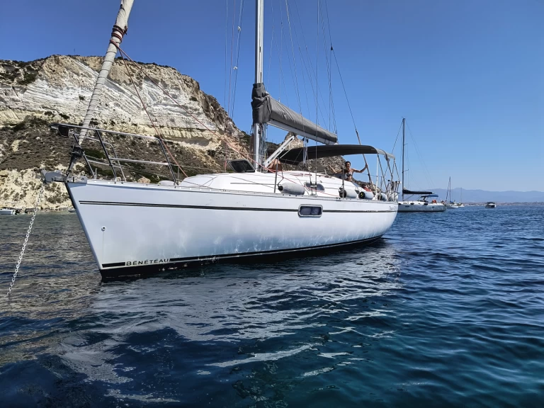 Uthyrning Segelbåt  Bénéteau med en båtlicens 