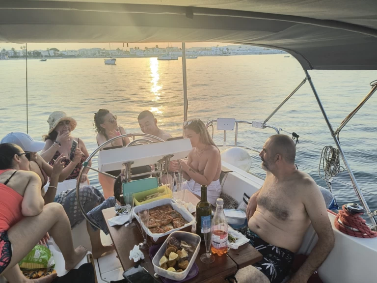 Uthyrning Segelbåt  Bénéteau med en båtlicens 