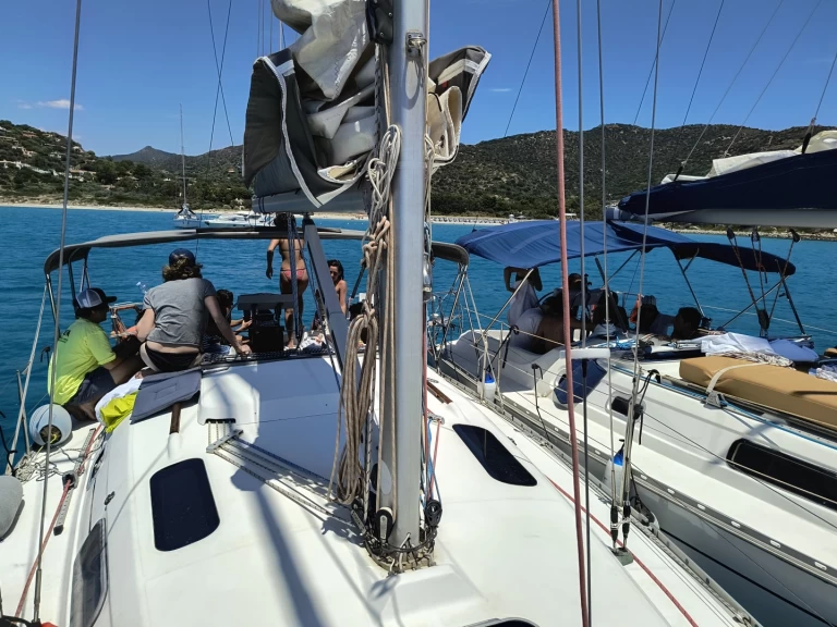 Hyr en Bénéteau Oceanis 321 Cagliari 