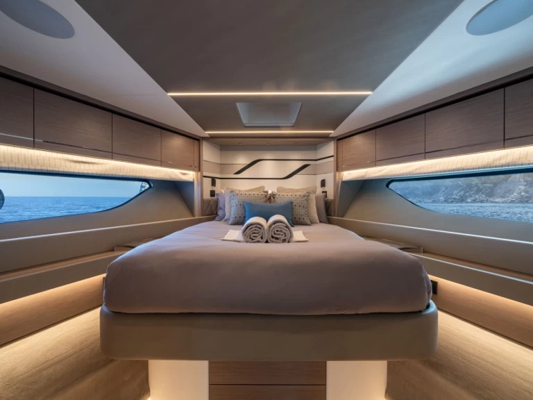 Lyx yacht för uthyrning Alimos till det bästa priset 