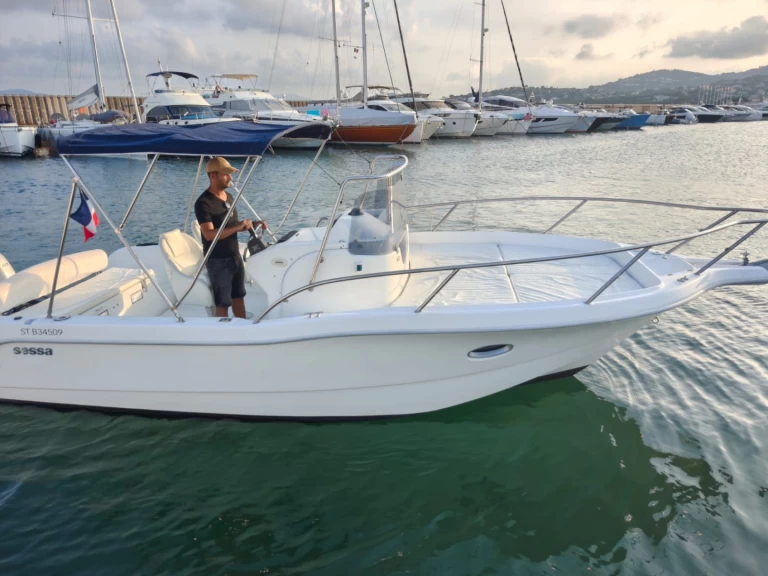 Sessa Marine Key Largo 23 charter bareboat eller skeppad i Sainte-Maxime