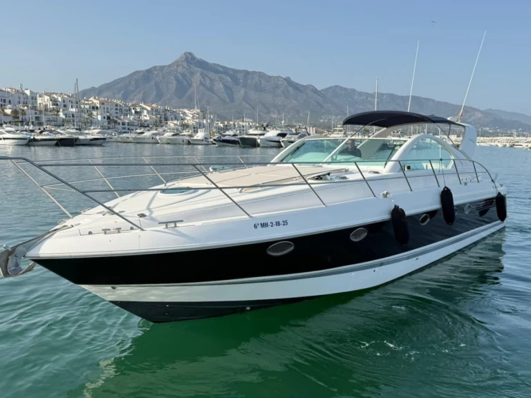 Hyra Lyx yacht med eller utan skeppare Fairline Marbella  