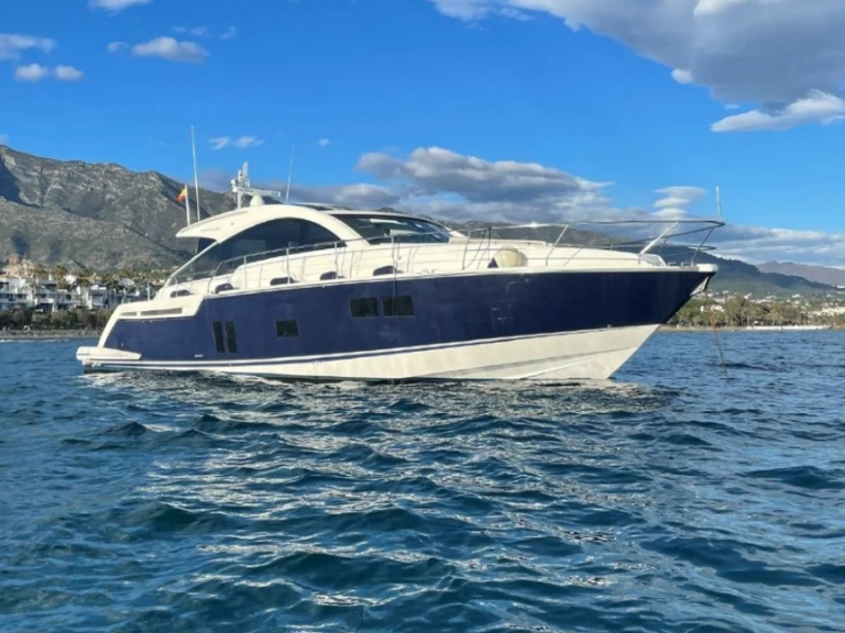 Uthyrning Lyx yacht Fairline med en båtlicens 