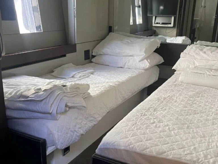 Hyr en Fairline Targa 58 GTB Cannes 