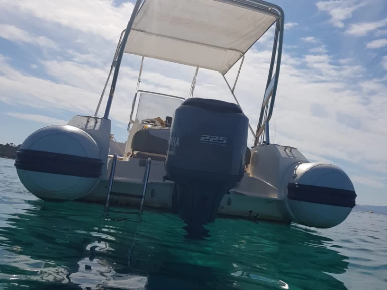 Capelli Tempest 700 Sun charter bareboat eller skeppad i Hyeres