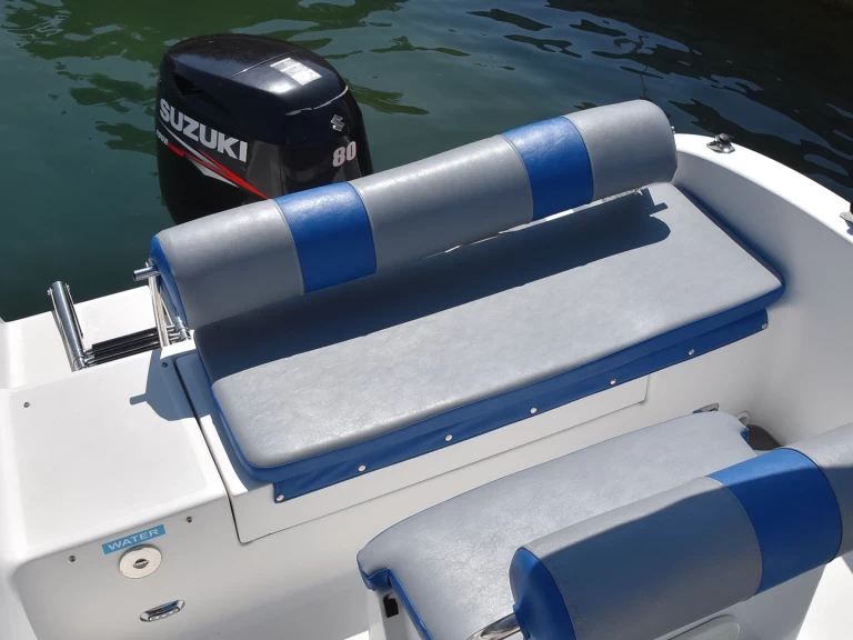 Hyra Motorbåt  med eller utan skeppare Holiday Červar-Porat 